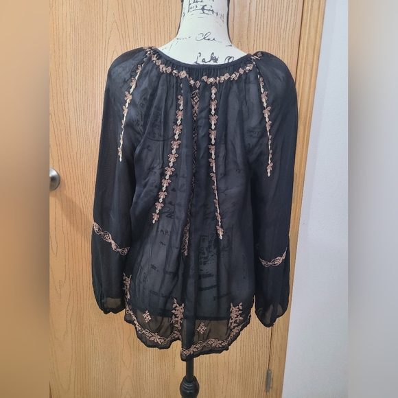 Lucky Brand Sheer Boho Cottagecore Embroidered Peasant Top - Picture 3 of 3